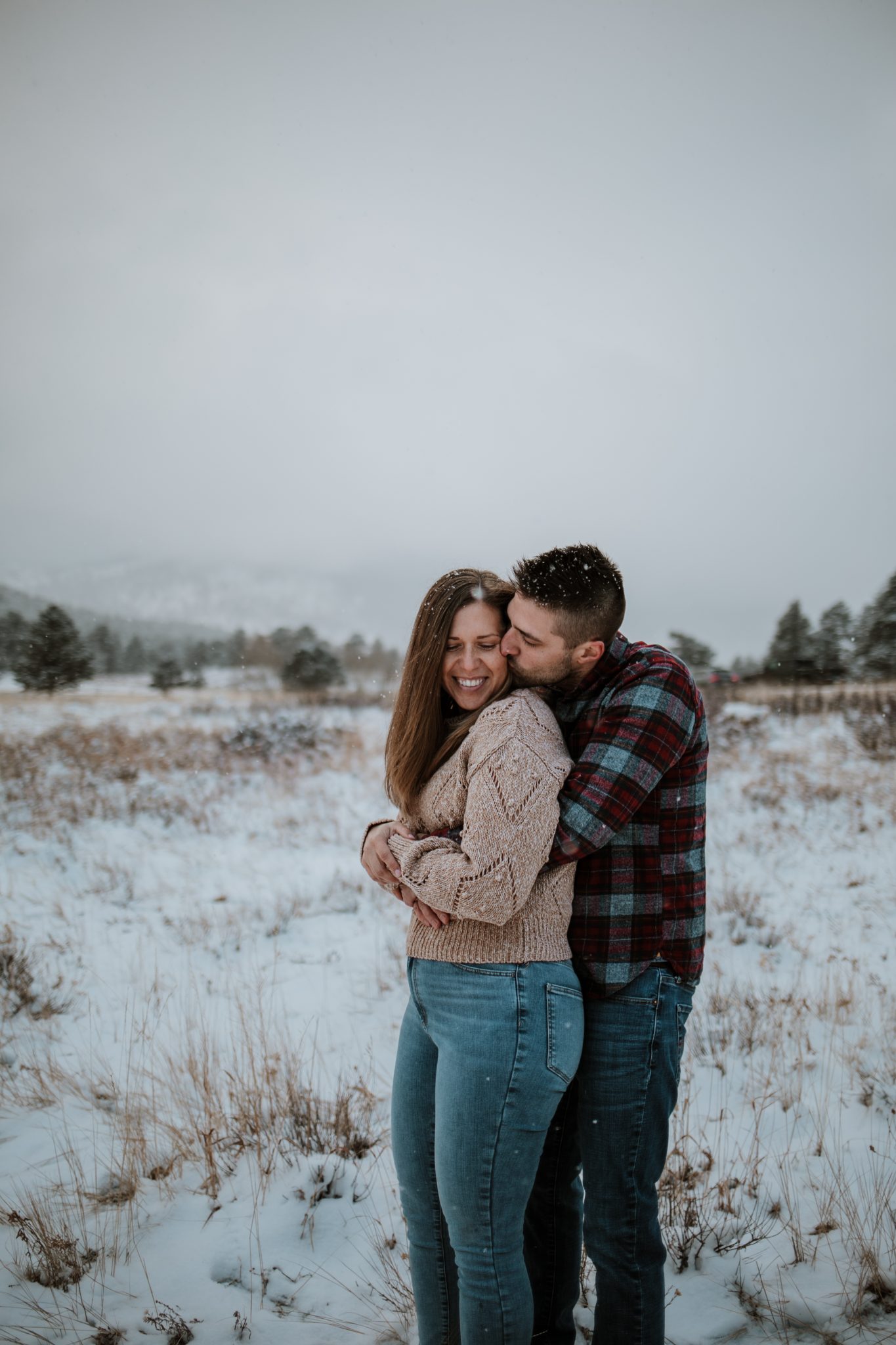 Engagement session overlooking Rocky Mountain National Park